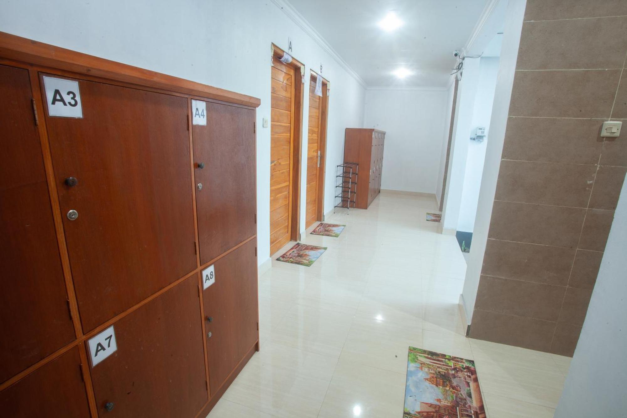 Lucky Hostel Batununggul Esterno foto
