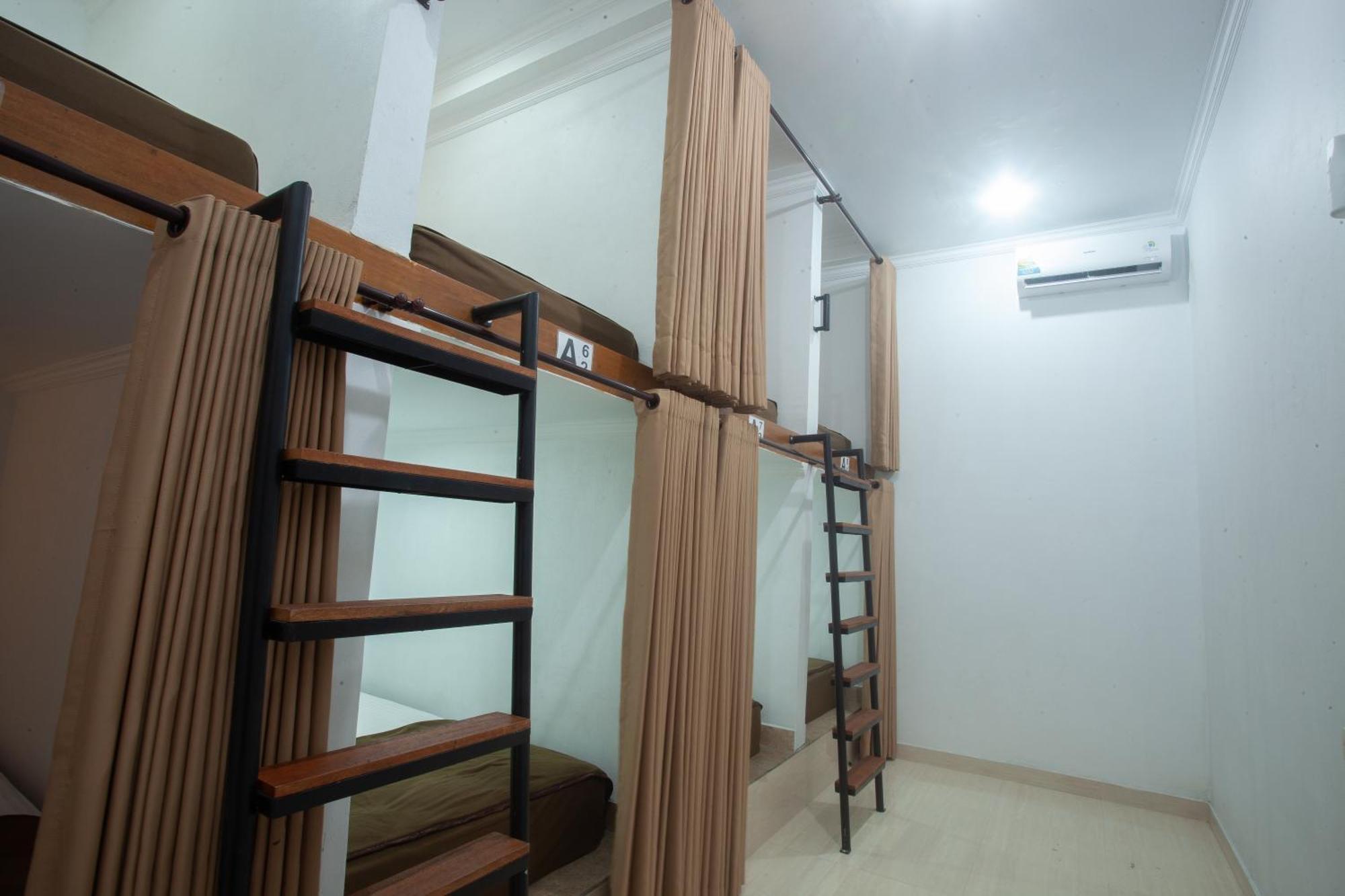 Lucky Hostel Batununggul Esterno foto